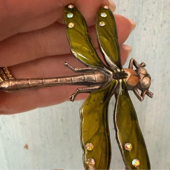 Green enamel dragonfly pin with rhinestones on its wing tips and peach body - Picture 10 of 11